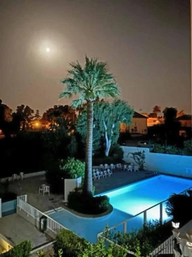 Seafront One Bedroom Apartment With A Terrasse Swimming Pool And A Parking Antibes 0*,  France