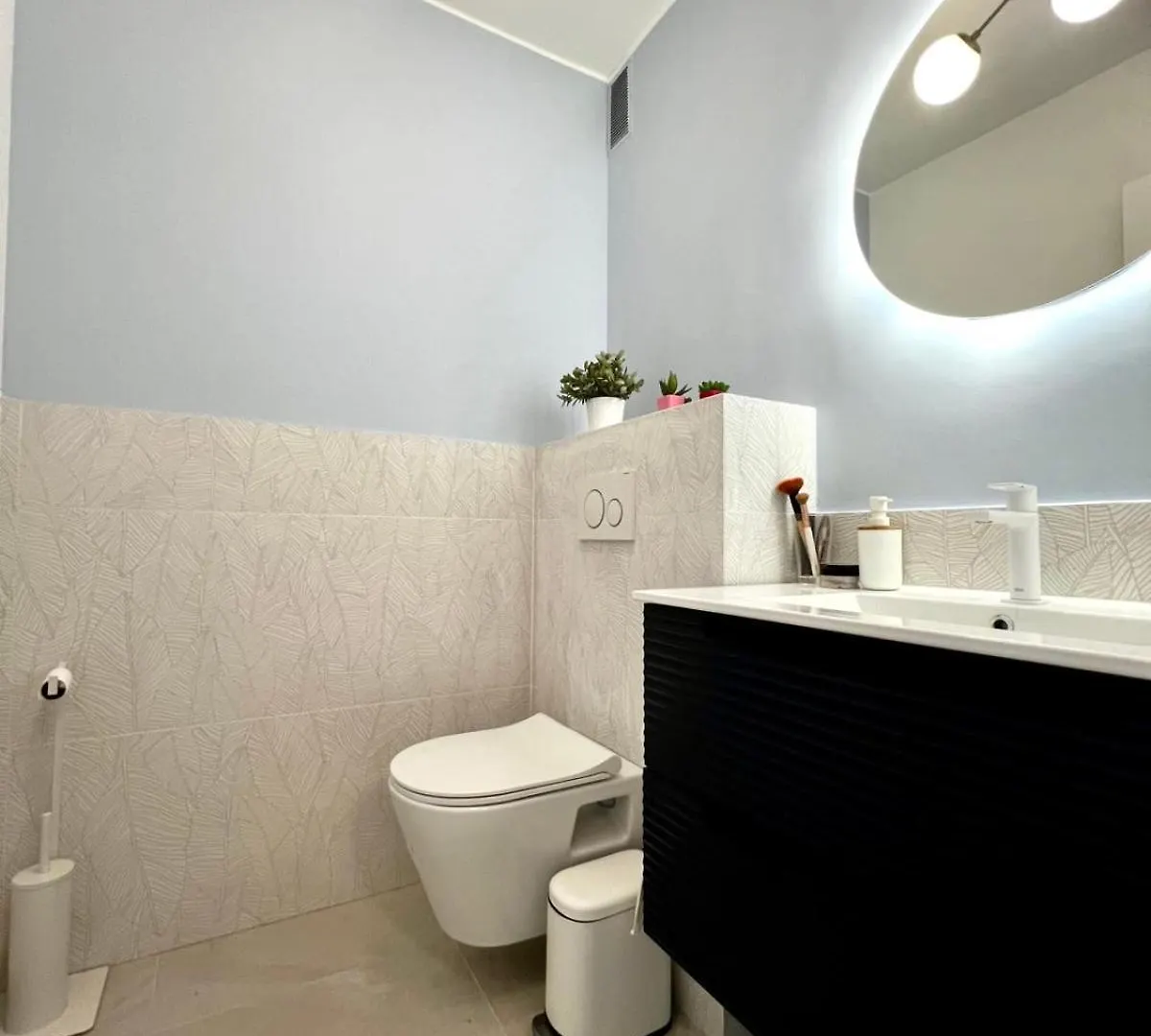 Seafront One Bedroom Apartment With A Terrasse Swimming Pool And A Parking Antibes Holiday home